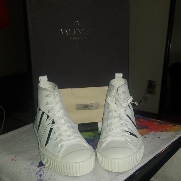 VLTN Sneakers - Picture 2 of 8